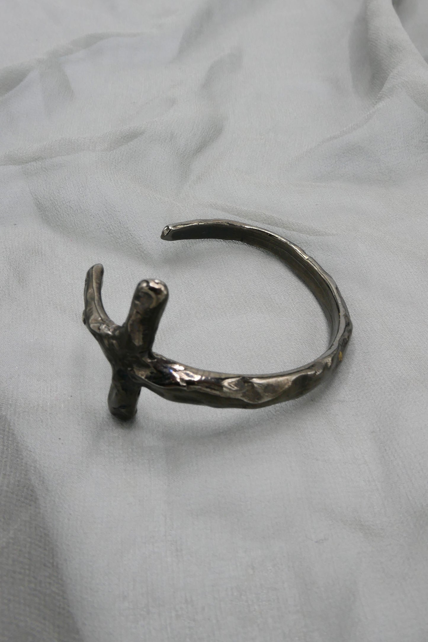CROSS CUFF
