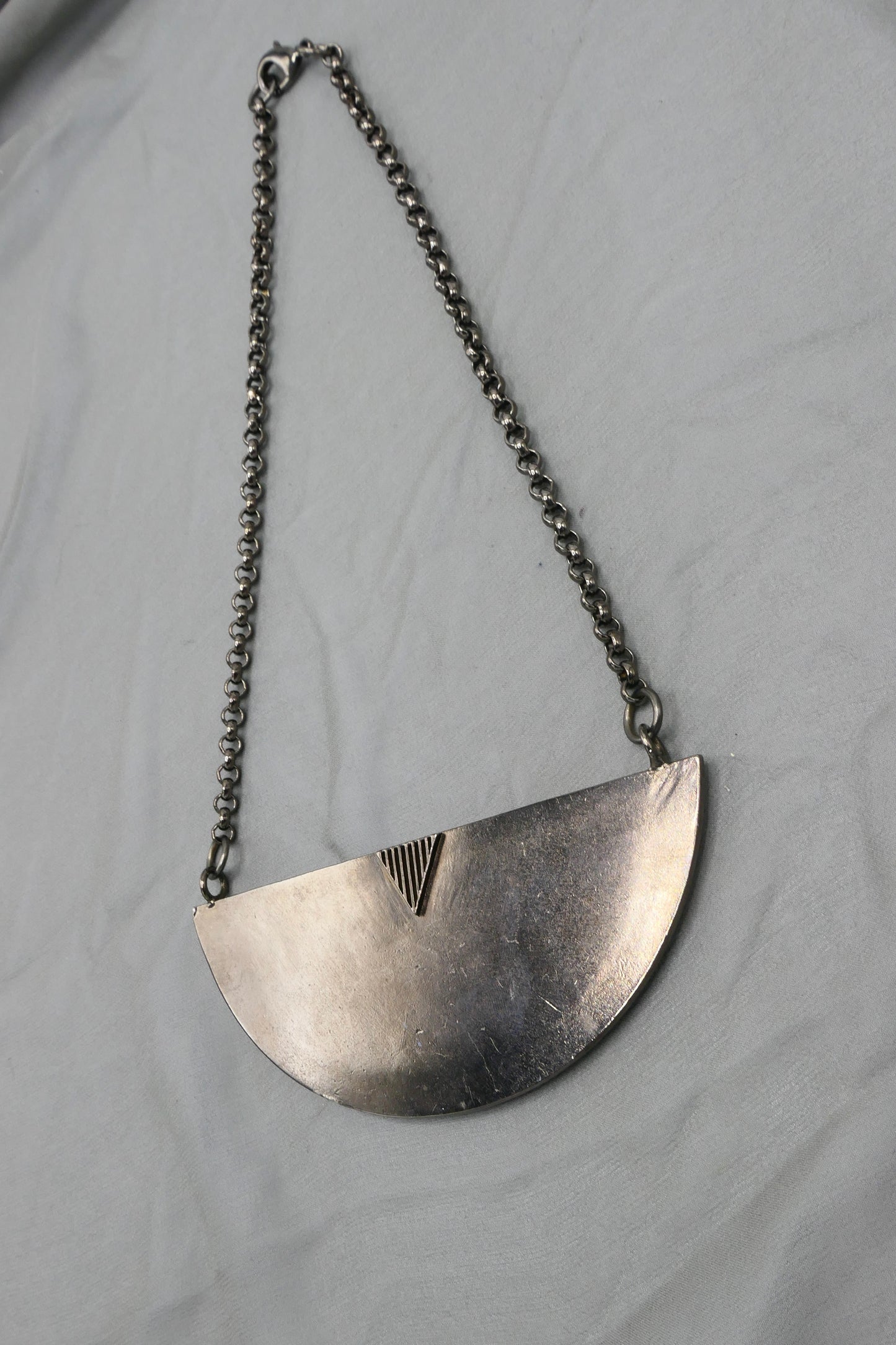 BROKEN FORM NECKLACE