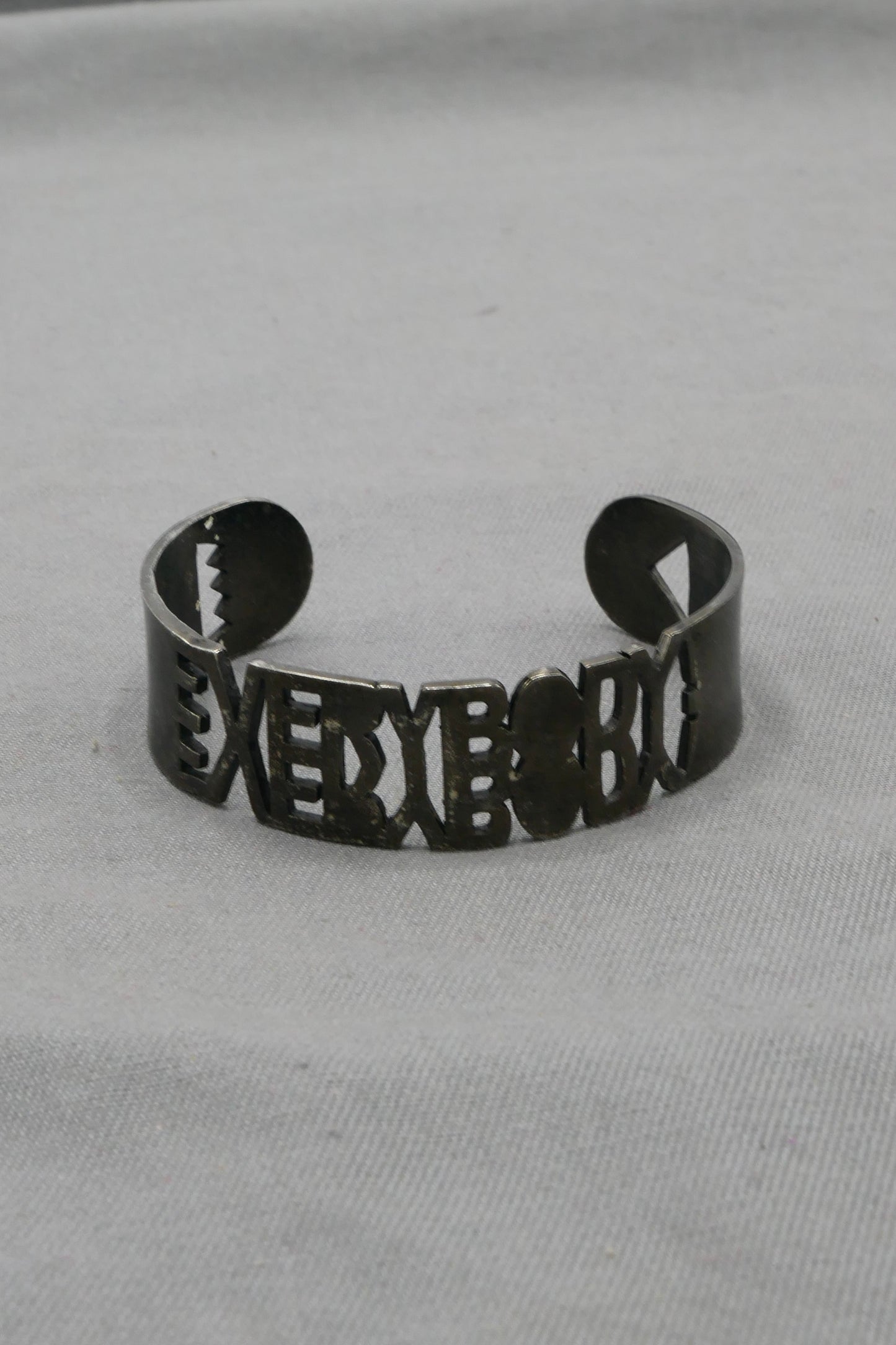 EVERYBODY WRIST CUFF