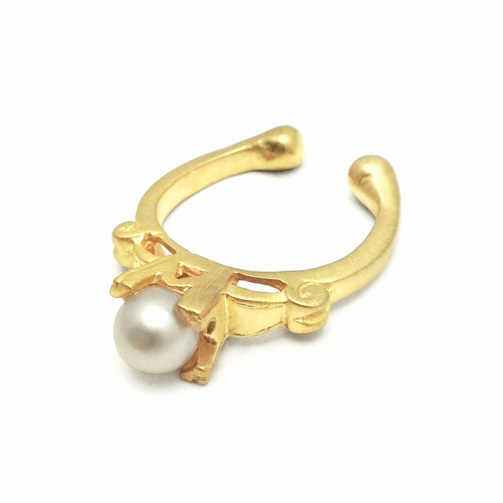 THE ENGAGEMENT PEARL EAR CUFF