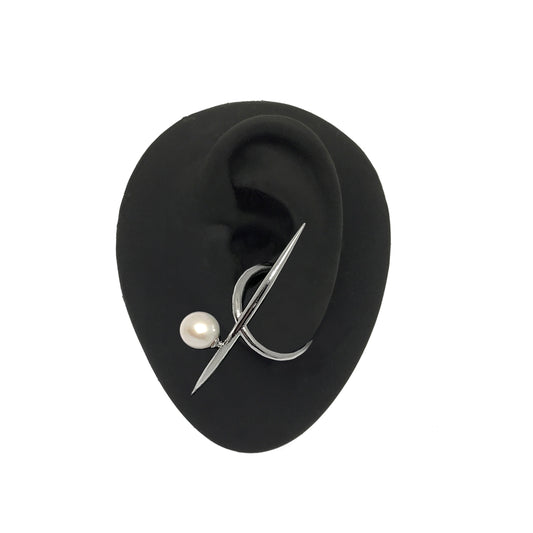THE THORN HIVE PEARL CONCH CUFF