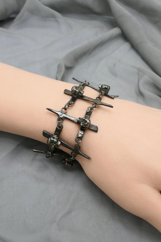 SKULL PIERCER LINKED BRACELET