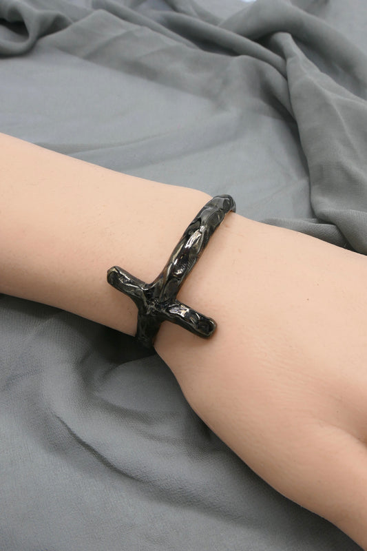 CROSS CUFF