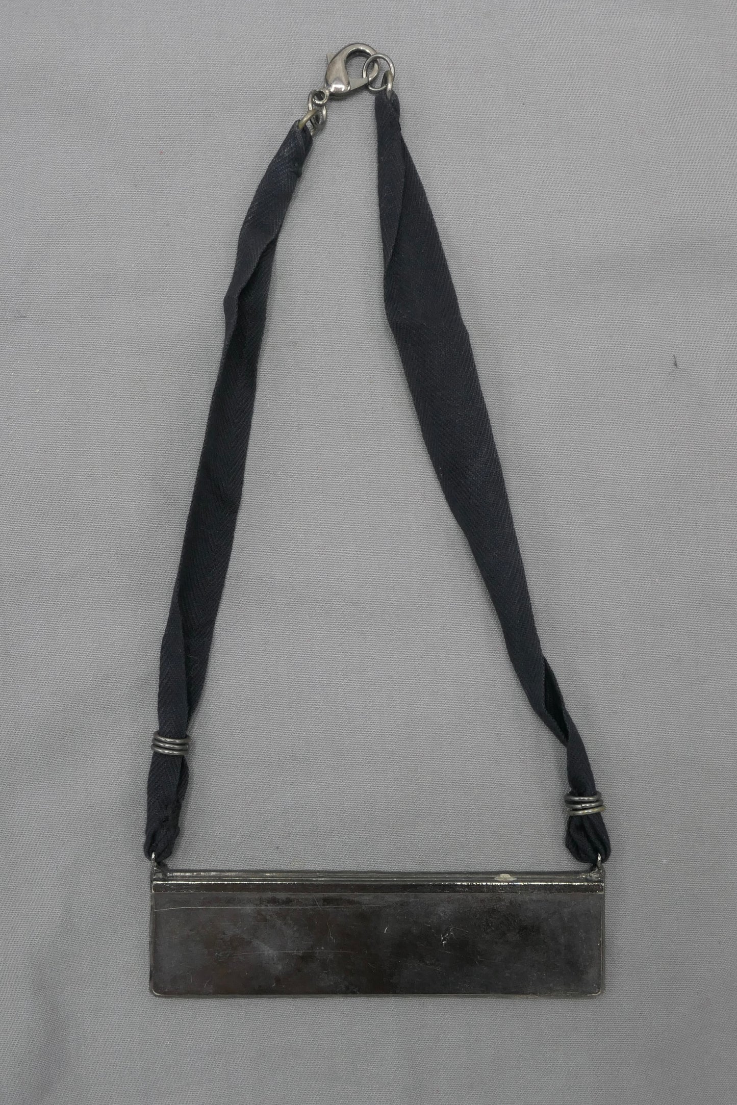 MONOLITH RIBBON NECKLACE