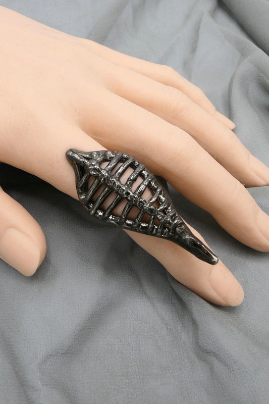 ALIEN SPINE RING