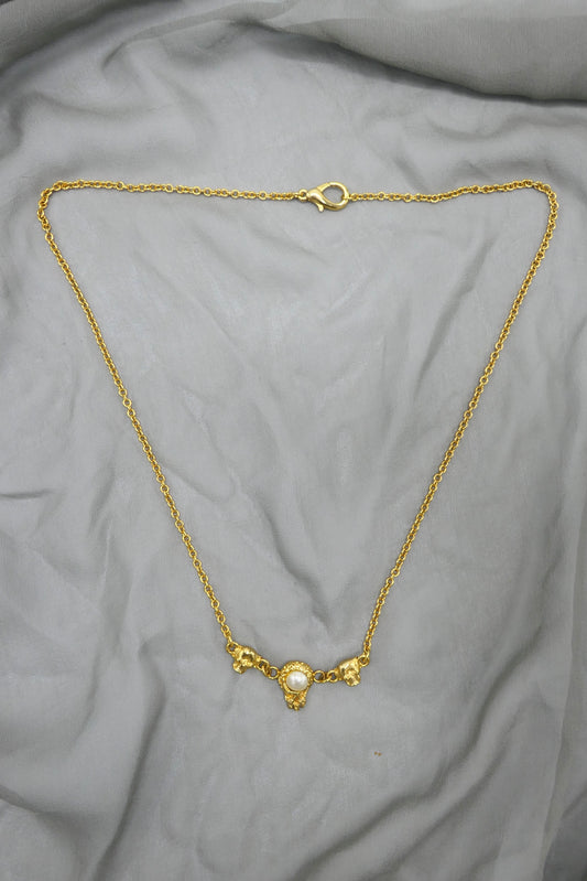 THE MOLTEN SKULL AND PEARL NECKLACE (GOLD)