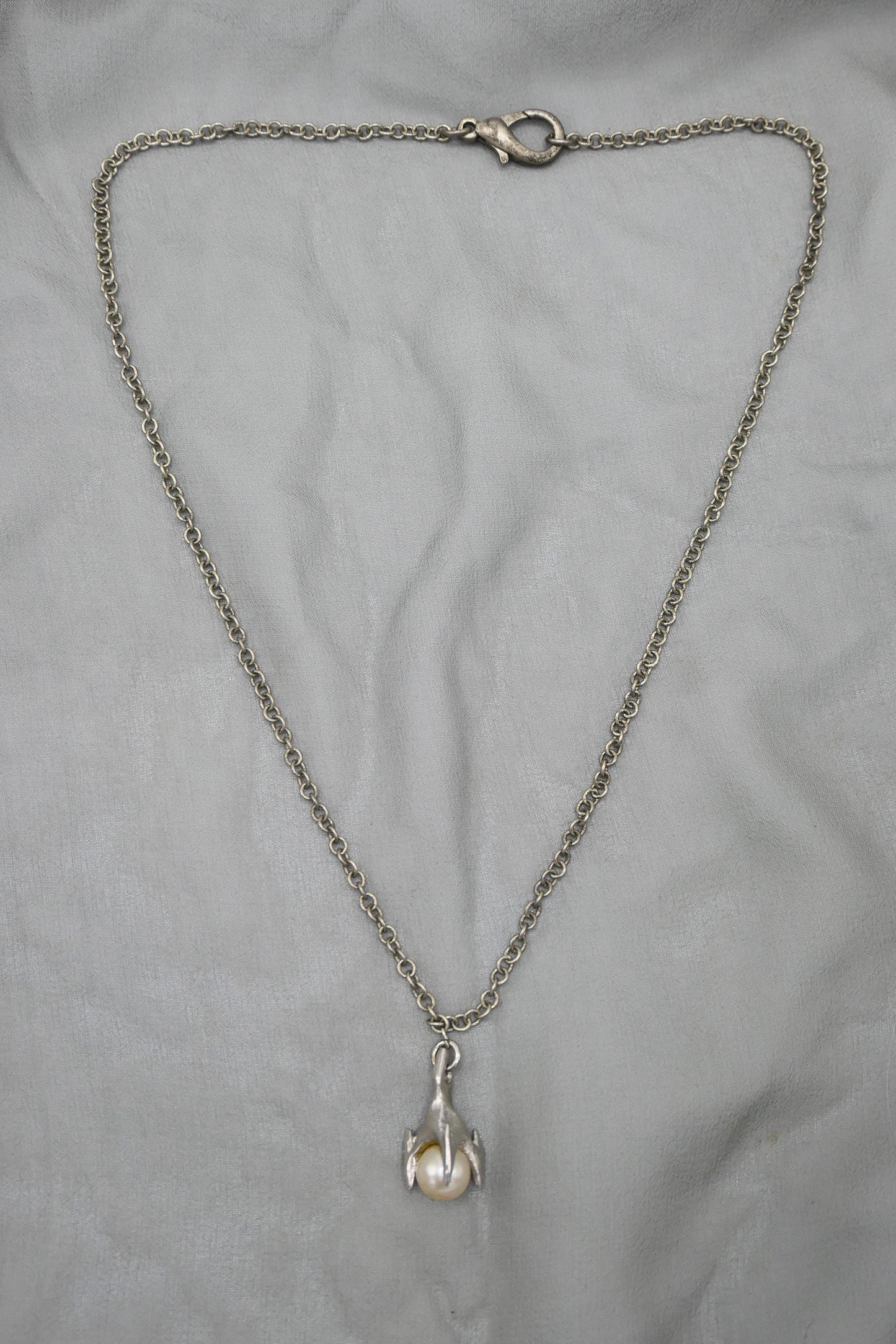 THE CLAW & PEARL NECKLACE (SILVER)