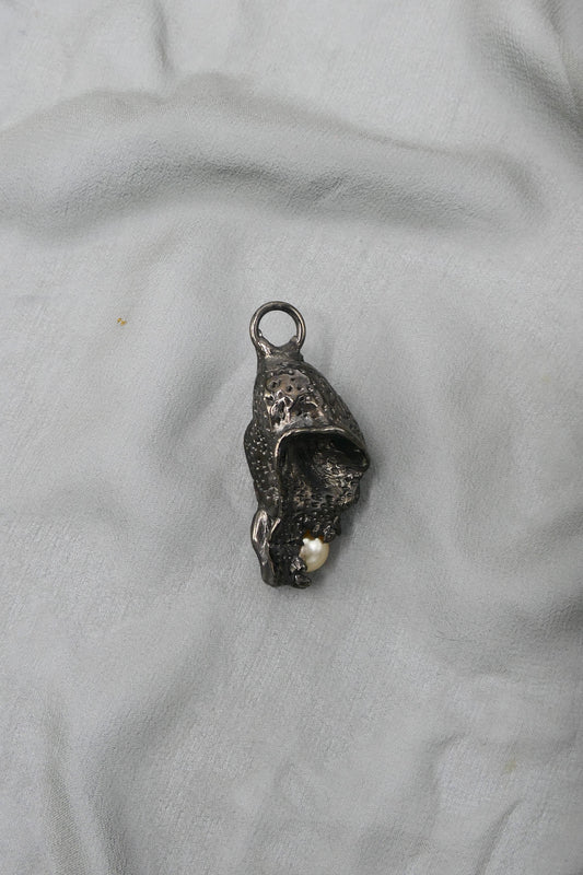 THE MOLTEN SKULL HEAD NECKLACE