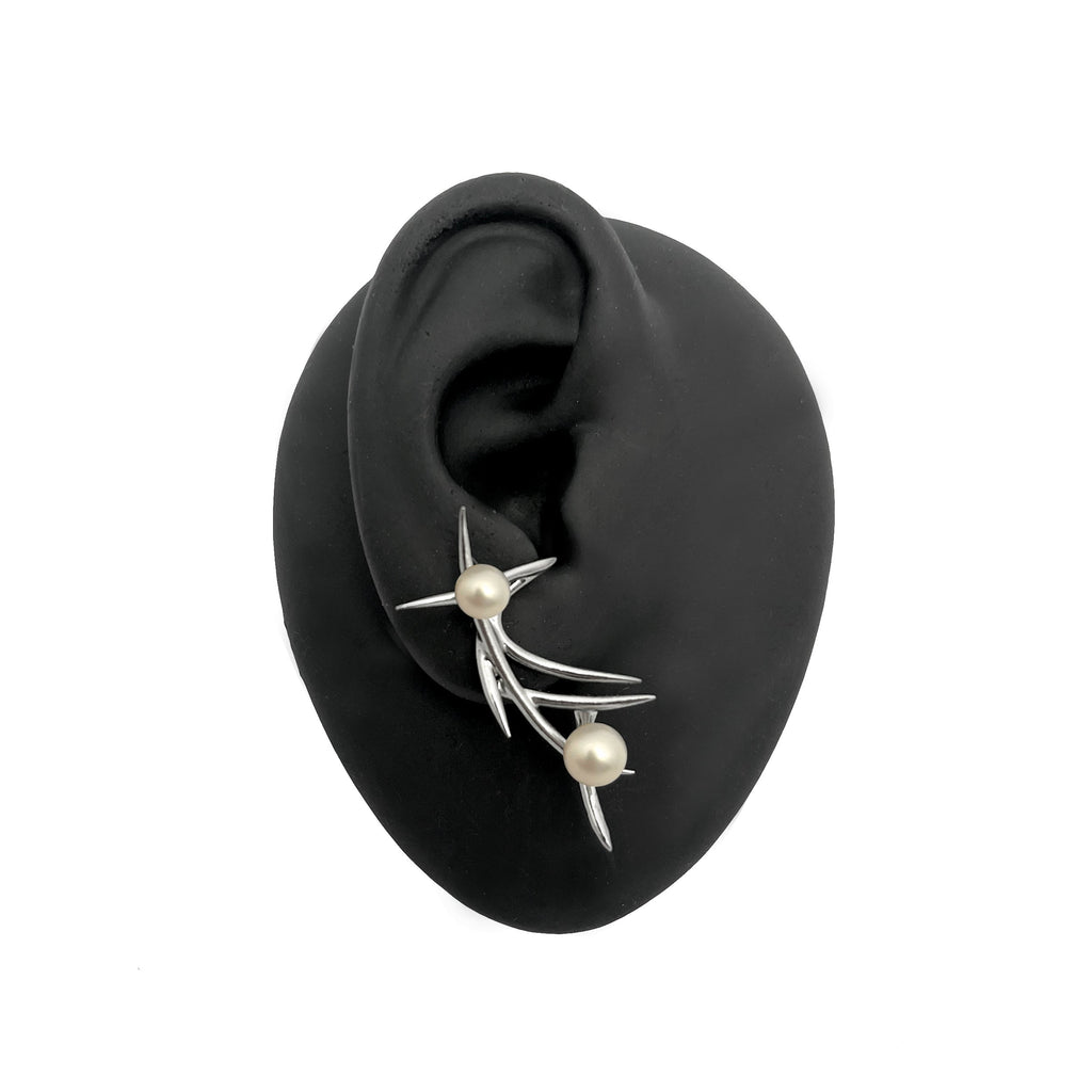 The Thorn Hive Pearl Earrings (Pair)